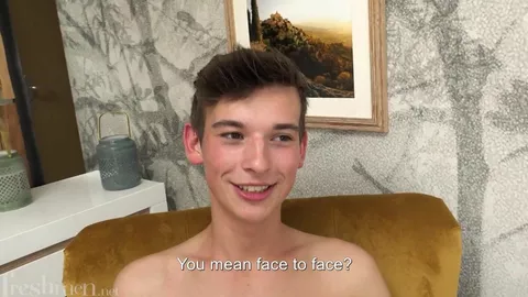 Casting porno d'un jeune adonis débutant : Jorik Tautou