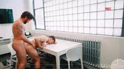 Er bestellt einen Escort ins Büro — Ethan Chase & James Fox