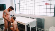 Er bestellt einen Escort ins Büro — Ethan Chase & James Fox