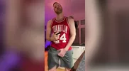 Tim Kruger: Omelette au sperme avec un verre de vin rouge