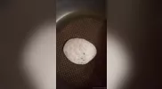 Tim Kruger: Omelette au sperme avec un verre de vin rouge