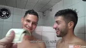 Liam & Faisul – Sous la douche
