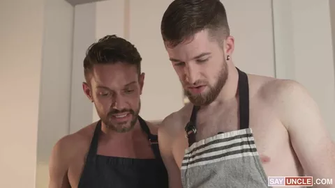 Mi padrastro gotea más que mis cookies — Dale Kuda & Thyle Knoxx