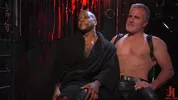 Dale Savage piesackt und fickt Micah Martinez