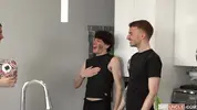 3 junge Kerle reiben sich unter der Dusche — Ryan Jacobs, Edward Terrant & Benjamin Blue