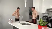 3 junge Kerle reiben sich unter der Dusche — Ryan Jacobs, Edward Terrant & Benjamin Blue
