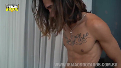 Le tatoueur de ma femme : sa bite est énorme – Leicy Lucco & Caco Fox