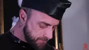 Jessie Colter kommt, während ihn eine Fuck-Maschine nimmt