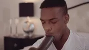Er nimmt den Schwanz seines Mitbewohners statt des Dildos – Adrian Hart & Devin Trez