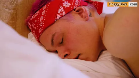 Thomas, jeune minet sportif, éjacule