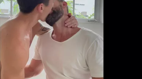 Cody Seiya leva um banho de porra