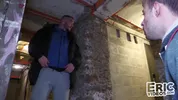 Quentin se fait crémer la rondelle dans la cave