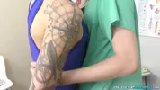 Enfermero trabaja el culo del paciente – Cameron Briggs & Ryan Kneeds