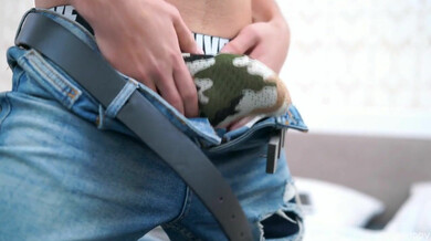 Rapaz fofo se masturba