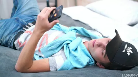 Chico guapo se masturba