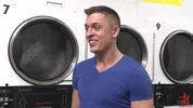 Humilié et GangBangué à la laverie automatique