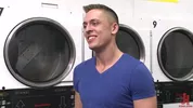 Humilié et GangBangué à la laverie automatique