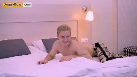 Mariano Basso, JH bien foutu, se doigte et se branle