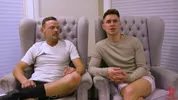 Zak Bishop dominé et défonce en bareback par le daddy Trent Summers