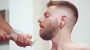 Er trinkt das Sperma seines Lovers aus einem Glas — Vadim Romanov & Rico Vega