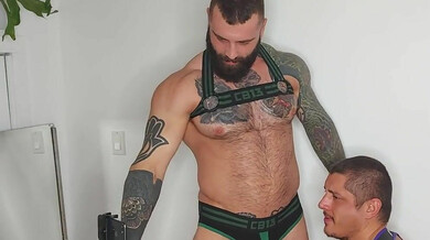 Adoré et sucé par Rocky Vallarta