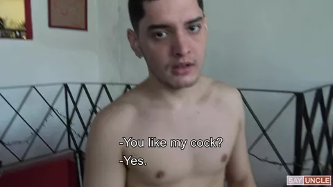 Junger Erwachsener tut alles für Geld