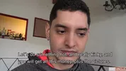 Joven adulto dispuesto a todo por dinero