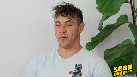 Bodybuilder masturbiert sich — Kyle