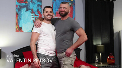 Prepara il culo per il mio cazzo grosso – Valentin Petrov & Jake Morgan