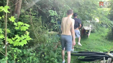 Harri Oakland & Clayton Fox vögeln im Freien