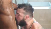 Barbu sodomisé au sauna — Buck Richards & Hunter Triad
