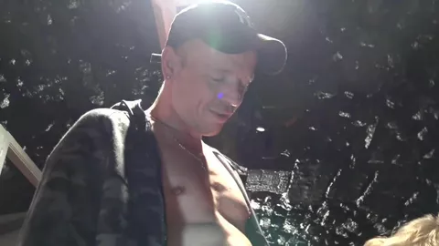 Alex Morgan baisé brutalement dans un backroom par un lascar