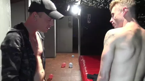 Alex Morgan baisé brutalement dans un backroom par un lascar