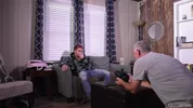 Velho safado faz um passivo tímido gozar – Clay e Liam Kyle