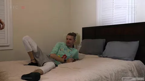 Jeune couple initié par un homme mature – Clay, Patrick Raposa & Rick Hazard