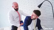 Folla en traje por San Valentín – Manuel Reyes & Bruno Max