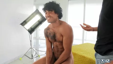 Lucas Ellis – Primeira cena do brasileiro de olhos azuis super sexy