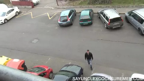 Jeune athlète sodomise un passif musclé en levrette – Tomas Decastro & Victor Creed