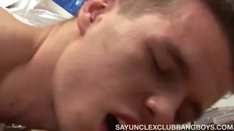 Drei Twinks geil auf Saft