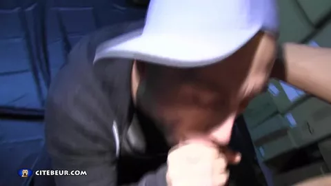 Macho árabe dominante destroza a su chico