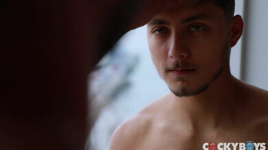 Il sexy Angel Rivera è tutto devoto allo stallone Sharok