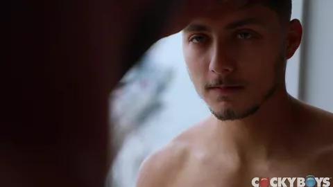 Il sexy Angel Rivera è tutto devoto allo stallone Sharok