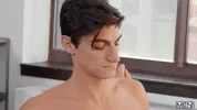 Il teste un dildo réaliste devant son coloc – Roman Todd & Aiden Ward