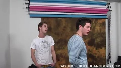 Fotógrafo kinky transa com seus modelos (consensual)