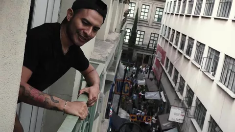 Lustrage de zob et défonce anale