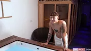 Tu aimes ce que tu vois ? (drague au jacuzzi du sauna) - Johnny Viper, Alespice