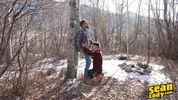 Hipster barbu baise un jeune asiat sportif dans les bois – Josh & Cody