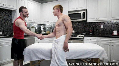 Le masseur très intime