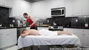 Le masseur très intime