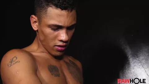 Brasilianischer Pup unterwirft sich dem monströsen Schwanz seines Hengsts